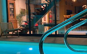 Loft Spa Reims-fr 250m2 privatifs, piscine intérieure chauffée, spa et parking
